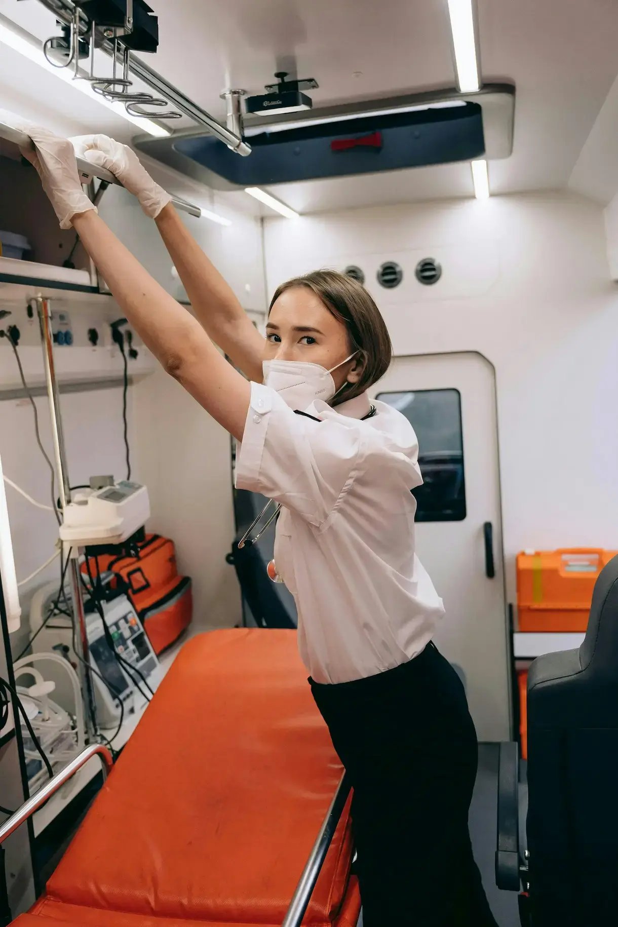 ambulancière-matériel-ambulance