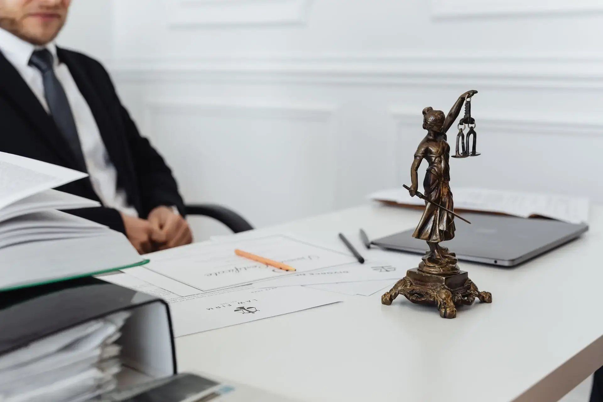 bureau clerc de notaire