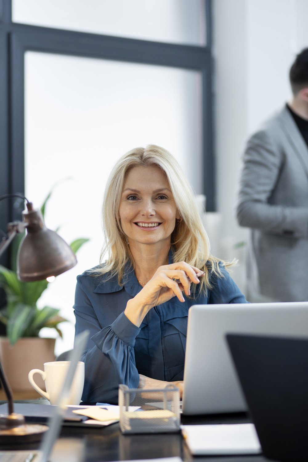 close-up-smiley-woman-desk close-up-smiley-woman-desk