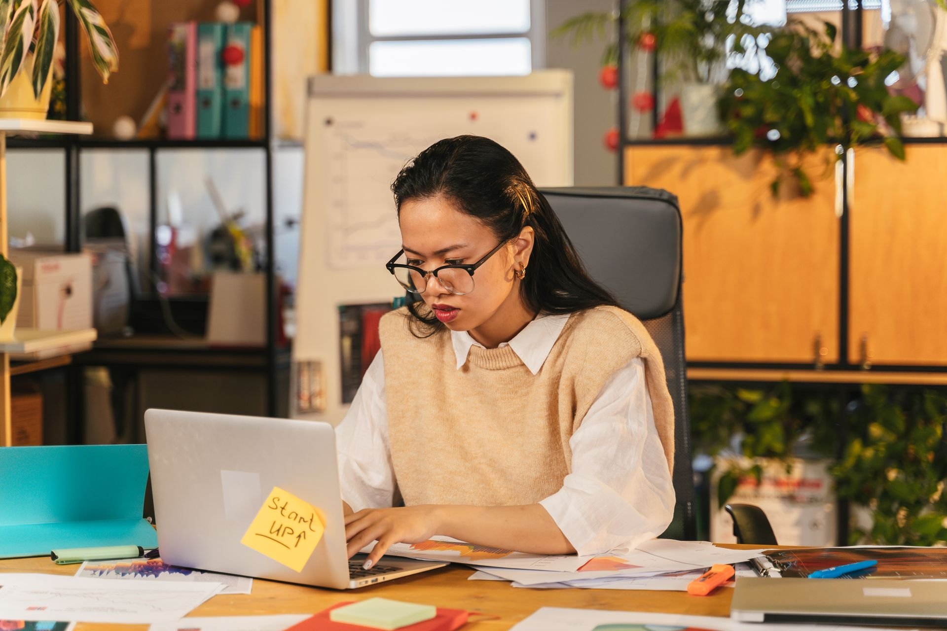 femme-travail-bureau