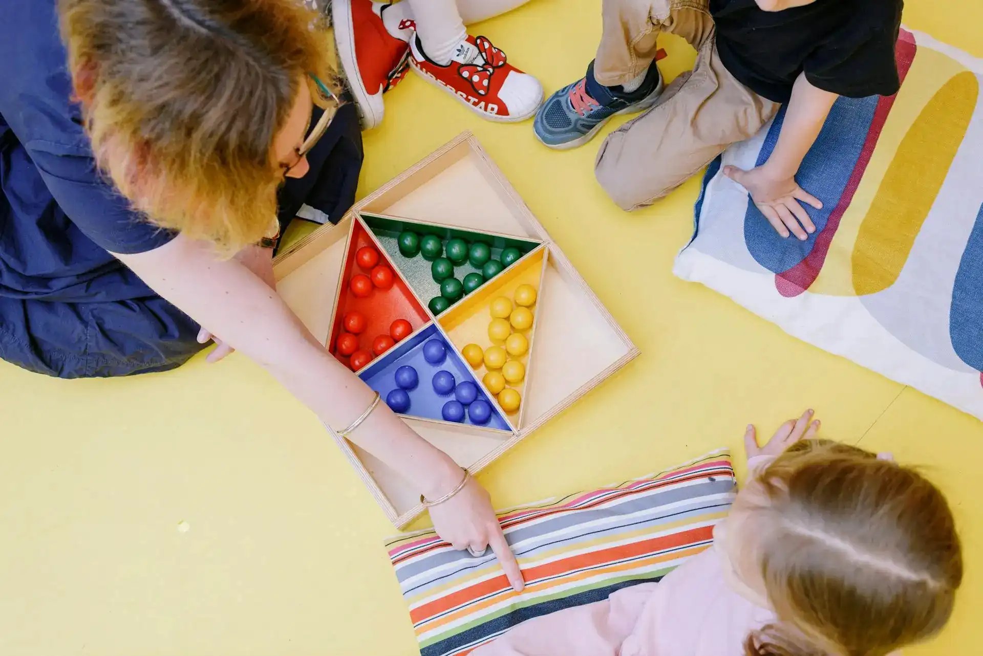 jeu avec des bills de couleur