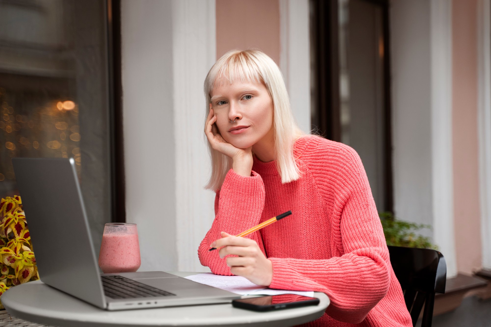 medium-shot-albino-woman-working-with-laptop medium-shot-albino-woman-working-with-laptop