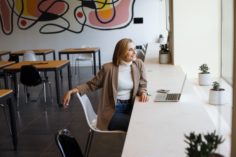 Femme 38 ans réalise sa reconversion professionnelle afin d'être alignée avec ses valeurs